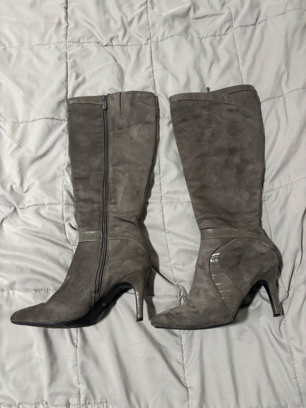 Women's Gray Knee-High Suede Heeled Boots